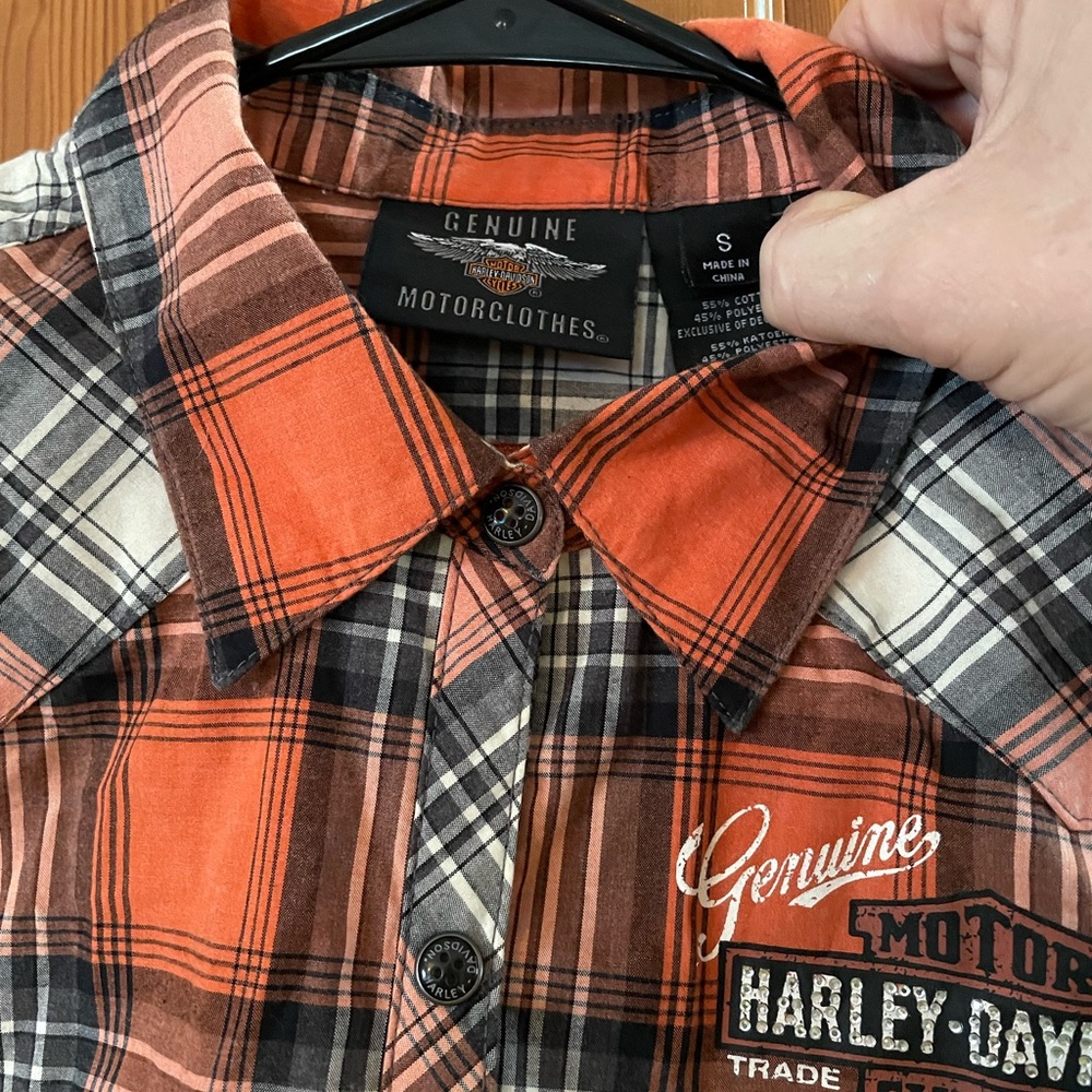 NWOT Womens Small button-down garage shirt